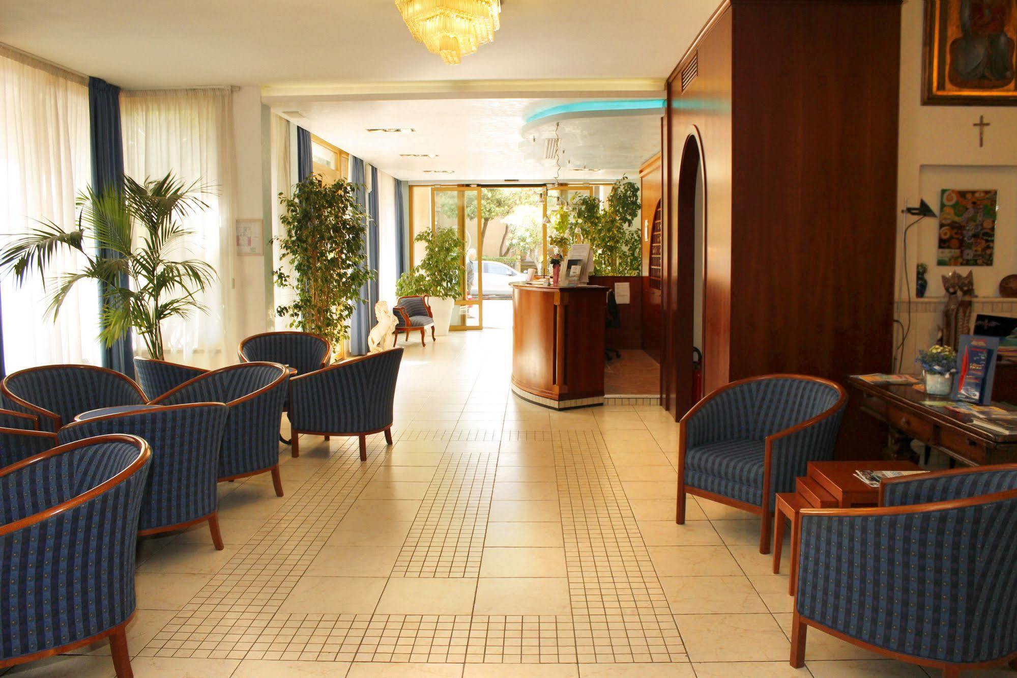 Hotel Ariston Marina di Grosseto Esterno foto