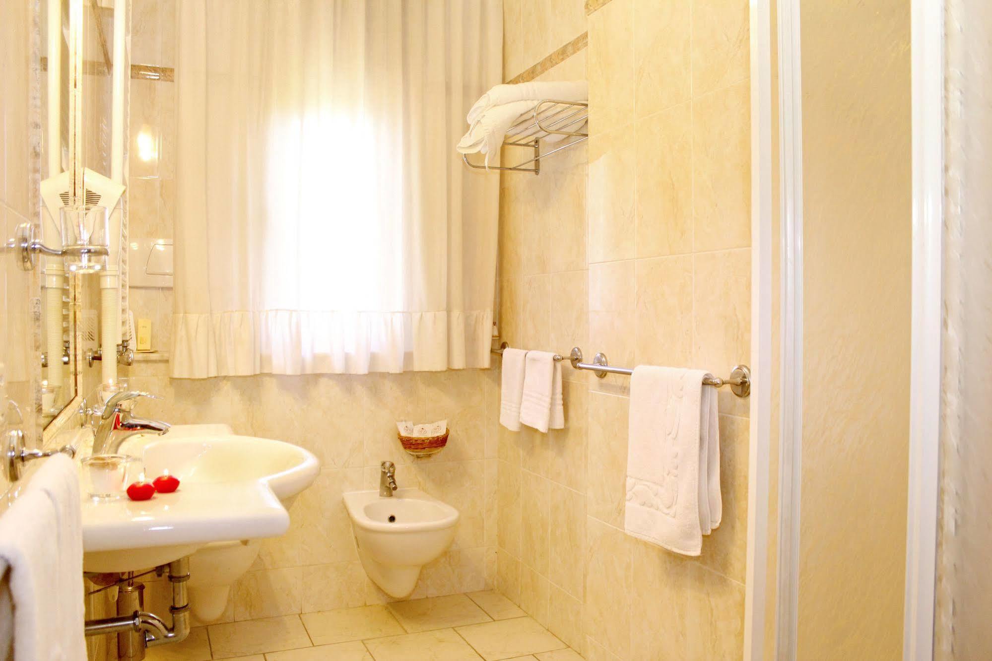 Hotel Ariston Marina di Grosseto Esterno foto
