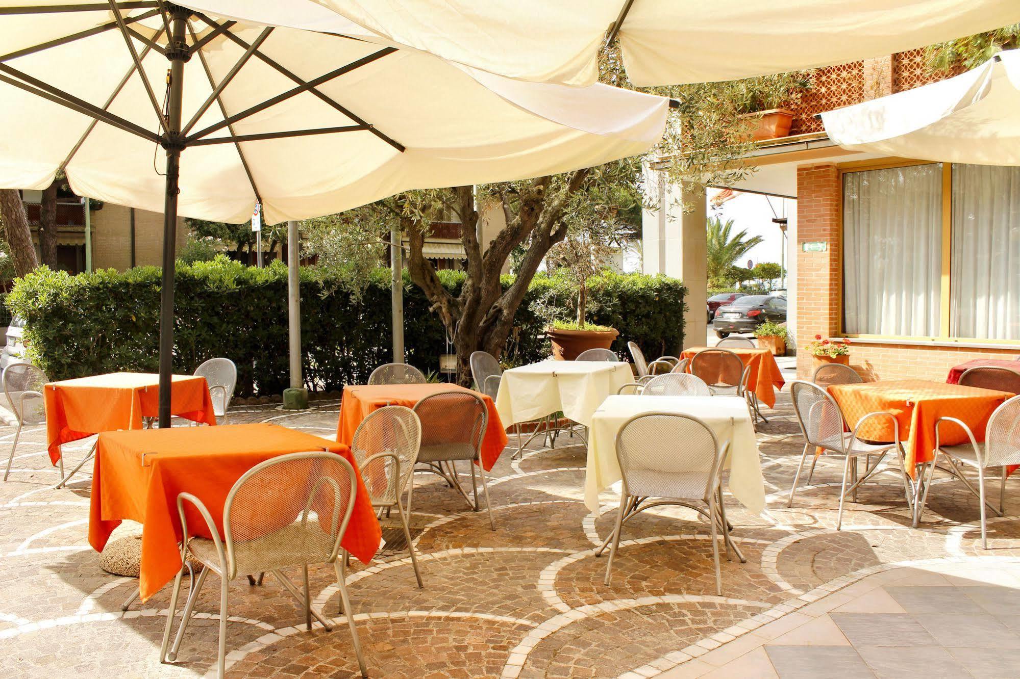 Hotel Ariston Marina di Grosseto Esterno foto
