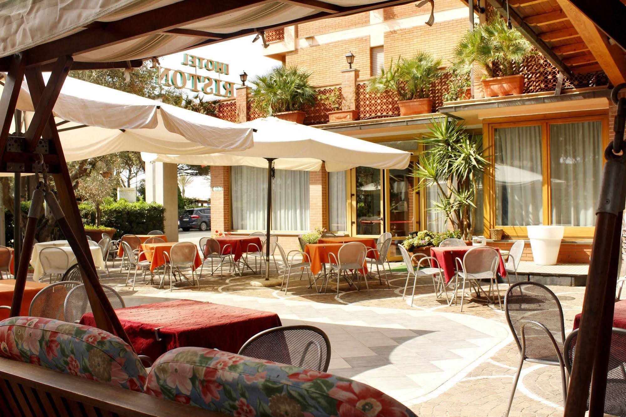 Hotel Ariston Marina di Grosseto Esterno foto